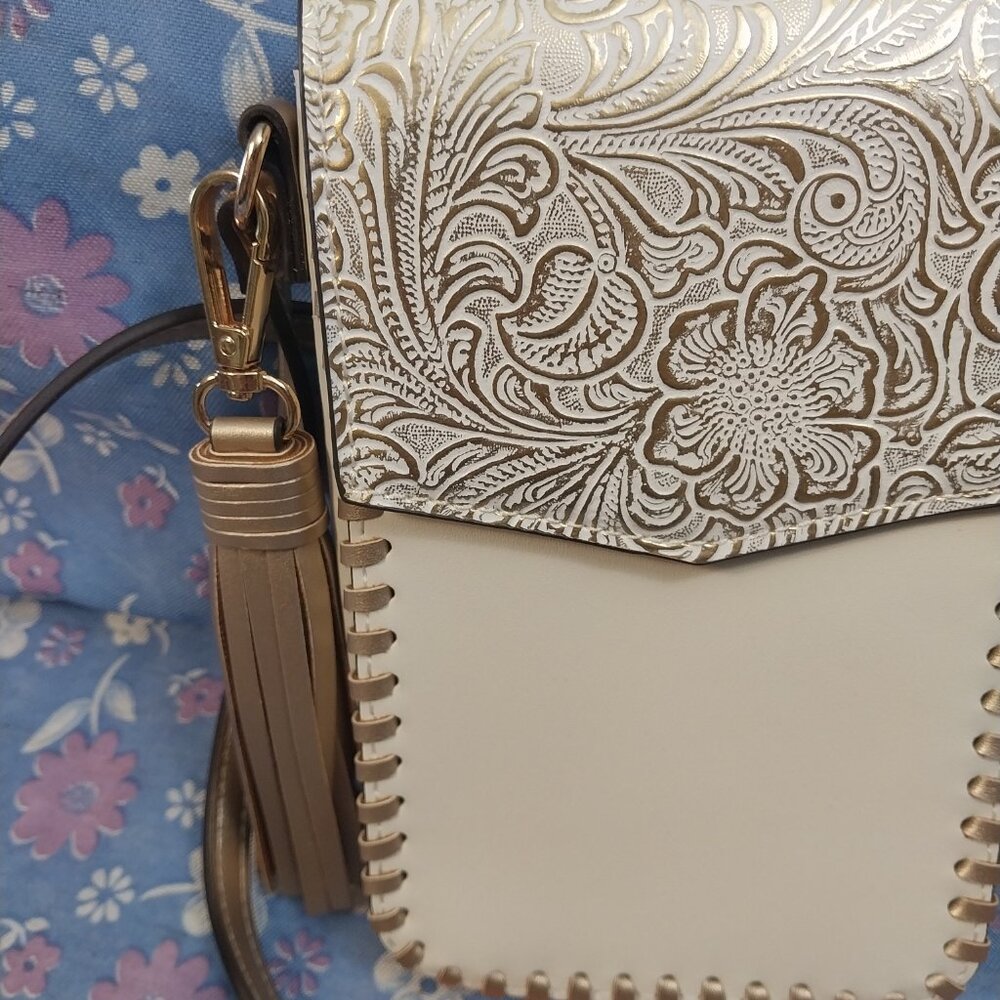 3106 Small Cato Crossbody Purse Bag in Gold and Cream. - Picture 2 of 12